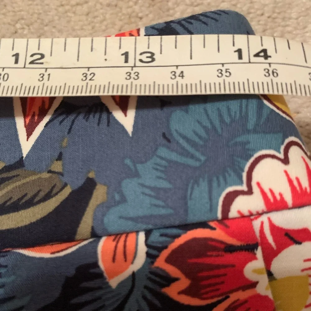 NWOT LOFT Floral shorts. Size 00. - Picture 8 of 10